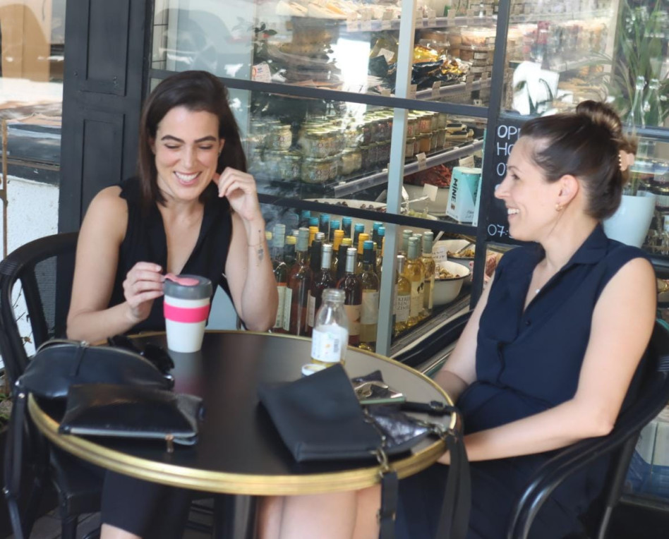 ניצן שיק וחברה (צילום: ניר פקין)