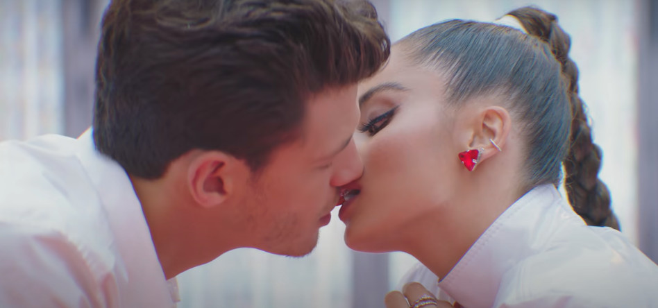 נועה קירל, תומר הכהן (צילום: צילום מסך מתוך הקליפ Bad Little Thing)