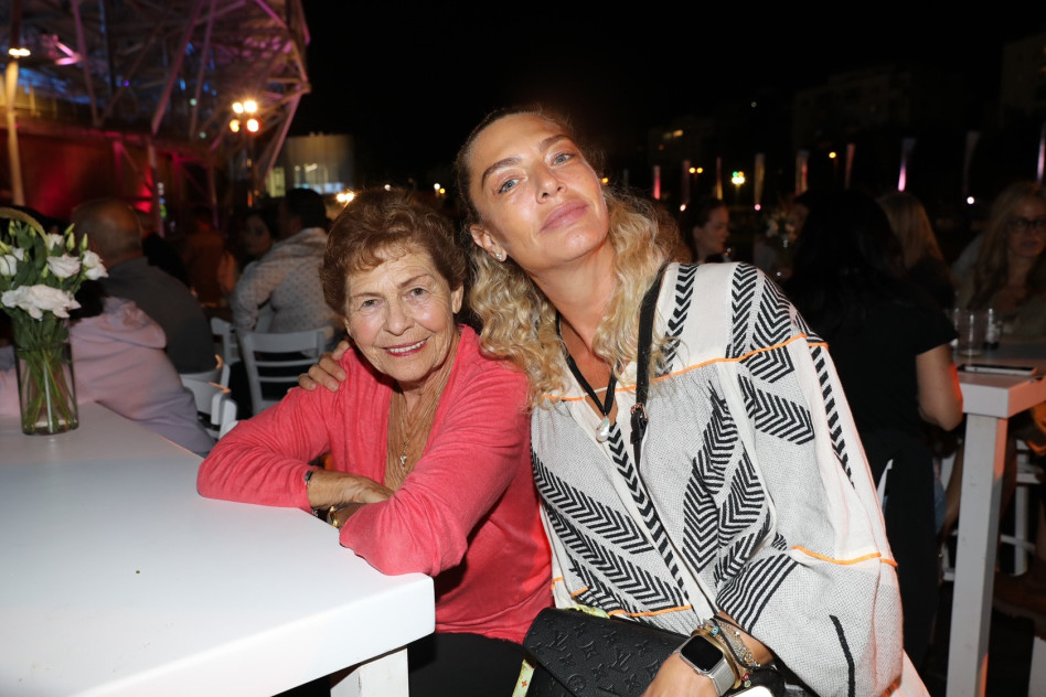 מיכאלה ברקו ואמה יהודית (צילום: רפי דלויה)