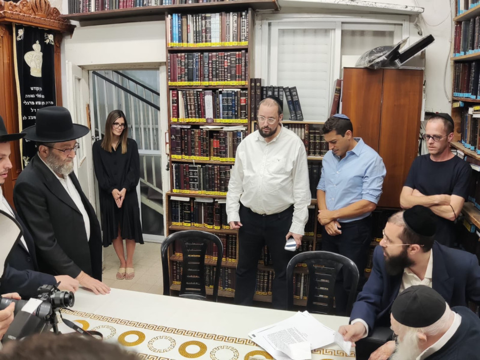 נוי בר בביקור אצל הרב חיים קנייבסקי (צילום: טוויטר)