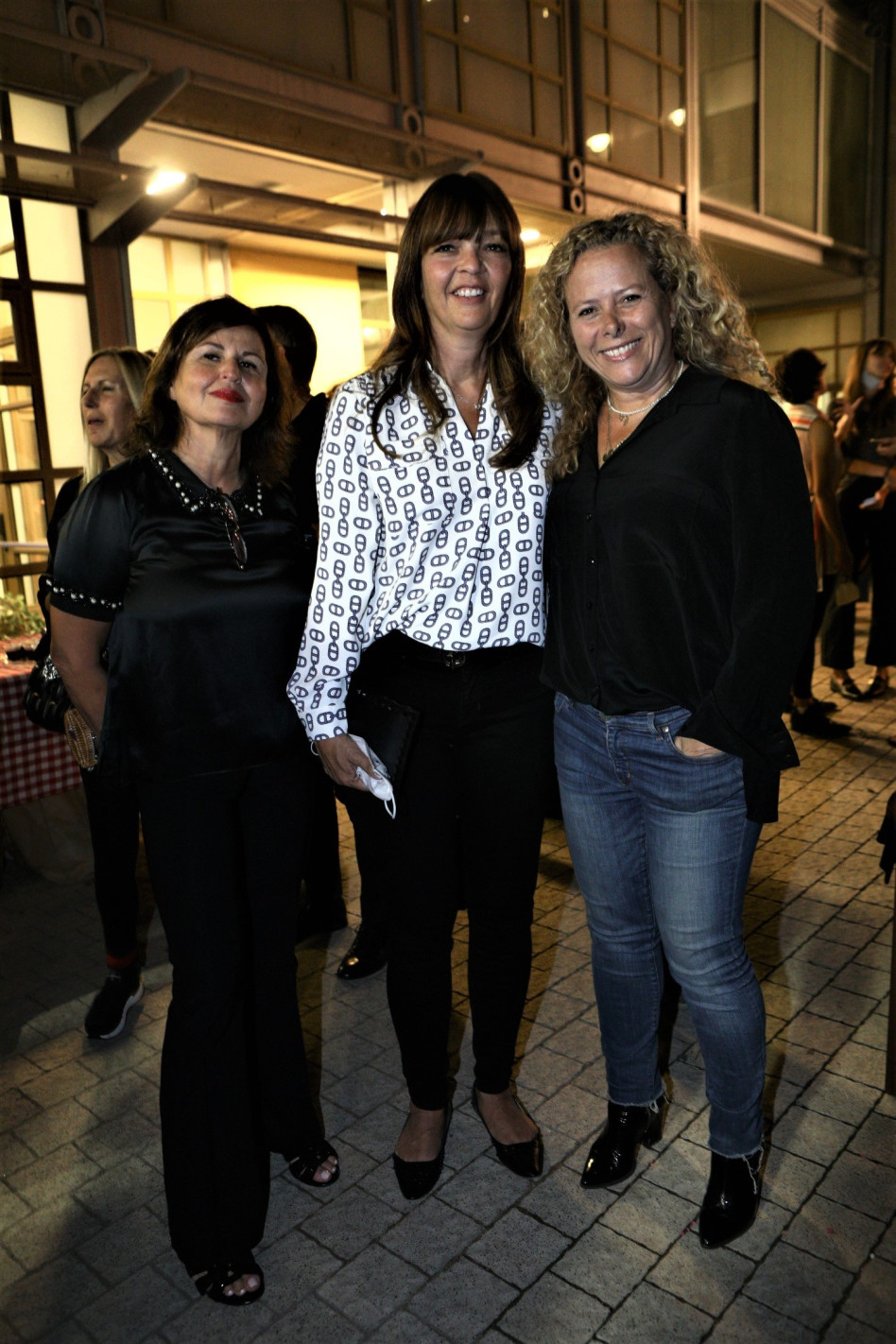 איילת נחמיאס-ורבין, ציפי לנדאו, ו-ויויאן רכיב (צילום: אסף לב)