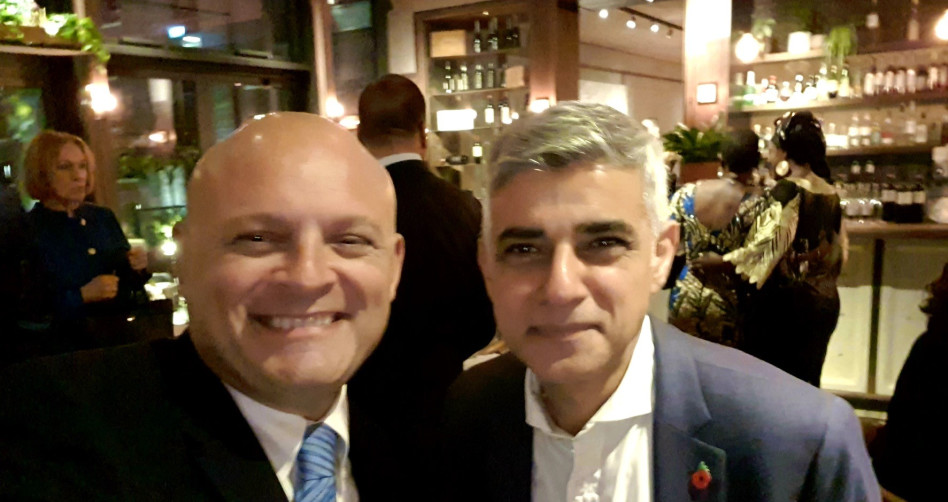 סאדיק קהאן וראובן לדיאנסקי (צילום: לשכת סגן ראש העיר לדיאנסקי)