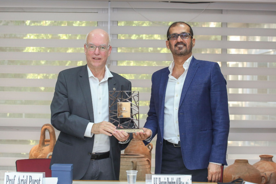 חוסיין איברהים אל חמדי ופרופ' אריאל פורת  (צילום: עופר עמרם, דוברות אונ' תל אביב)