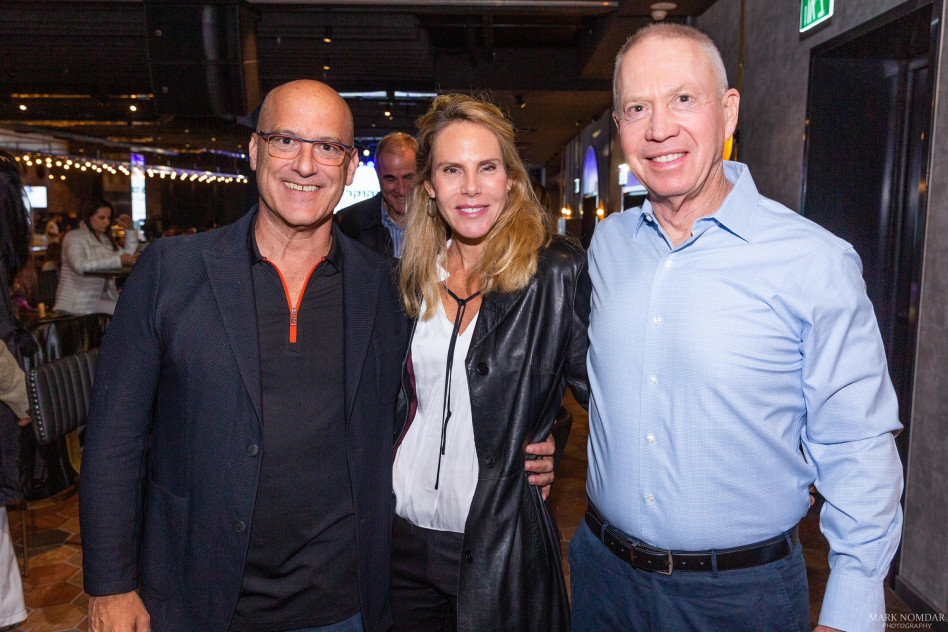 יואב גלנט, ציפי ועדי שטראוס (צילום: מארק נומרד)