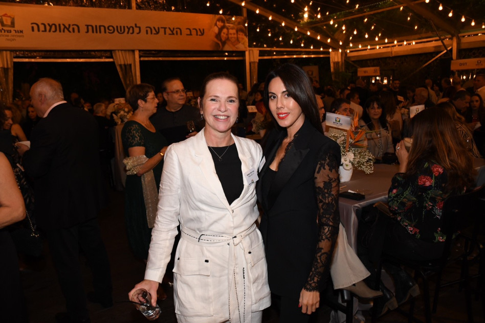 מיטל דנינו וענת רמתי שעשוע (צילום: אביב חופי)