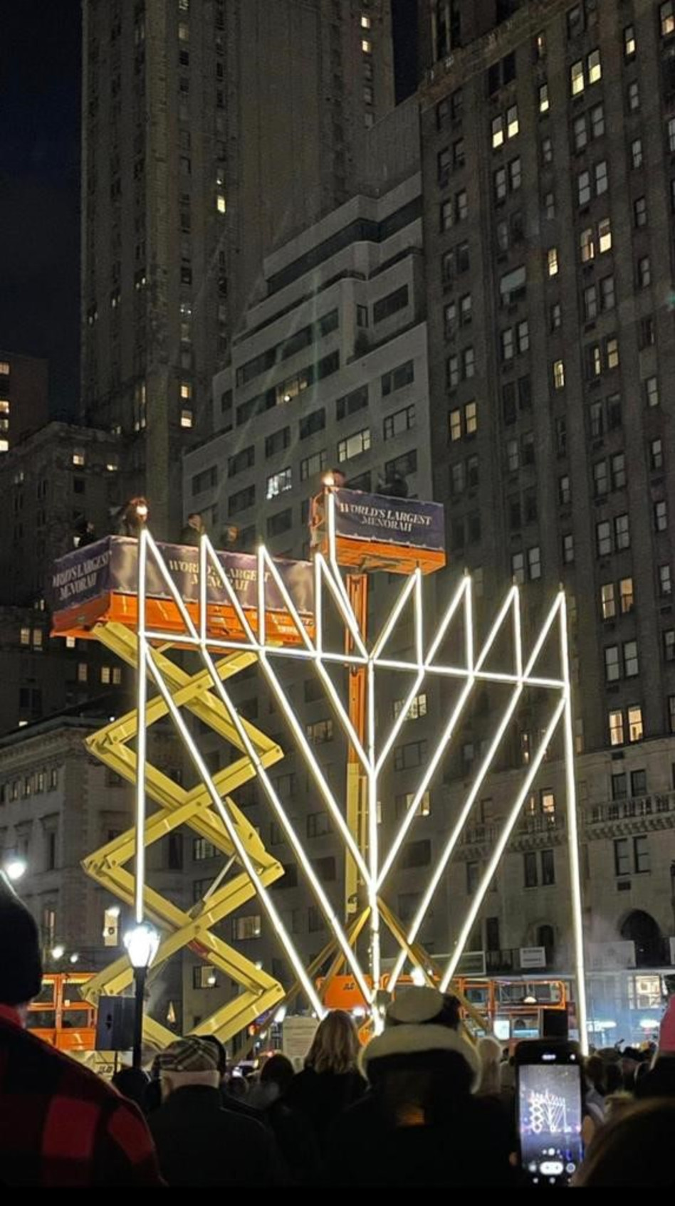 החנוכייה הגדולה בעולם (צילום: Lubavich Youth )