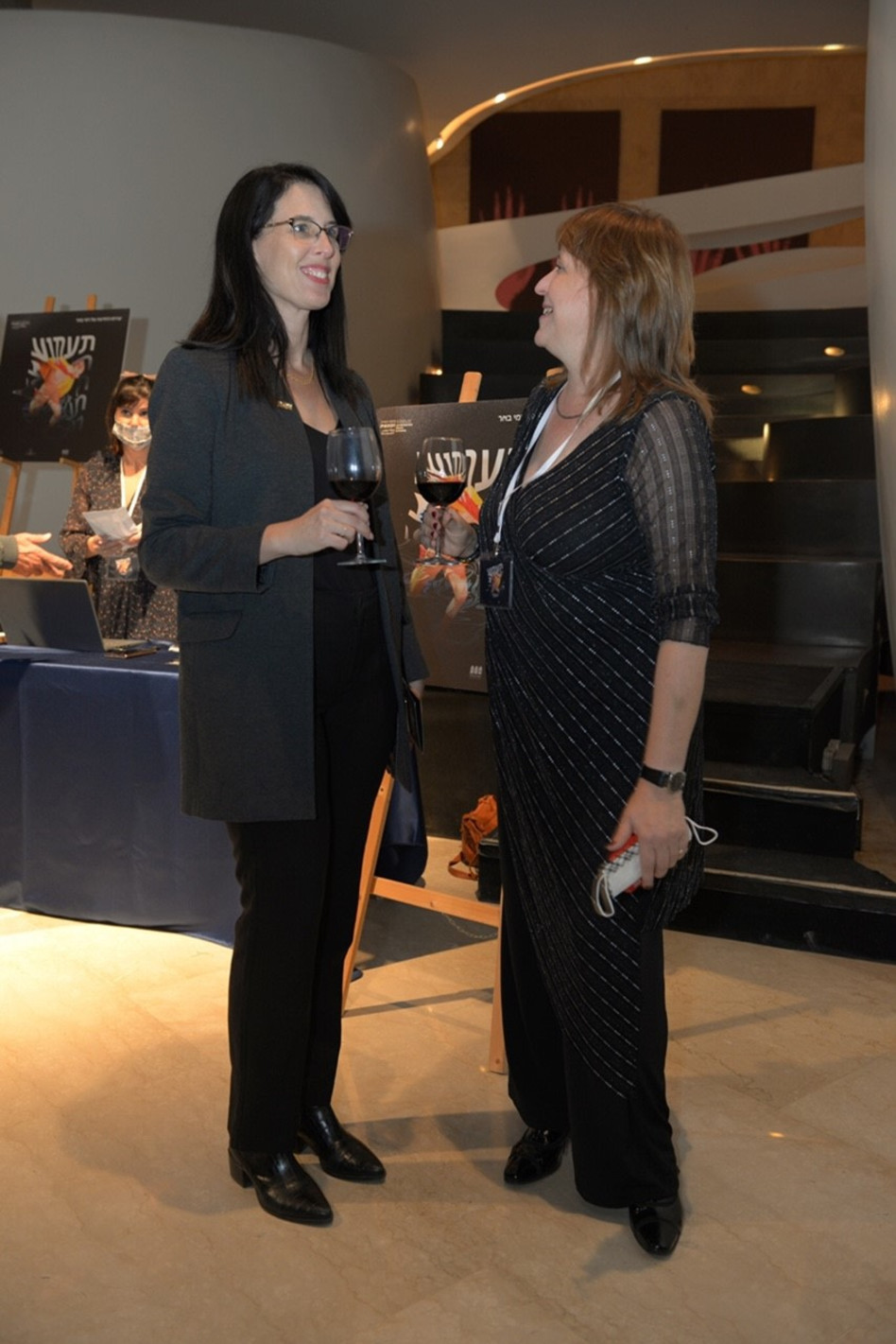 אמירה תאומי  ויעל רון בן משה (צילום: טל קירשנבאום)