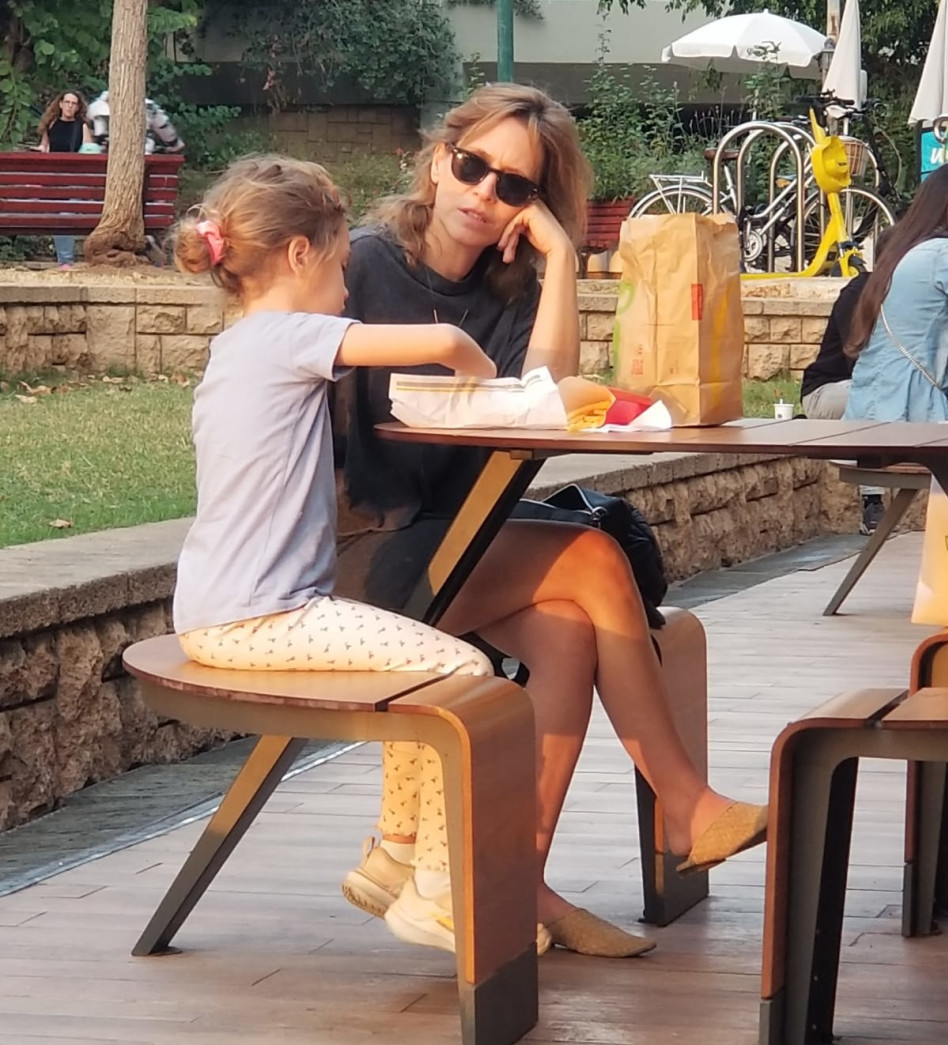 הכי כיף אוכל. עלמה זק ובתה (צילום: צילום גולשים)