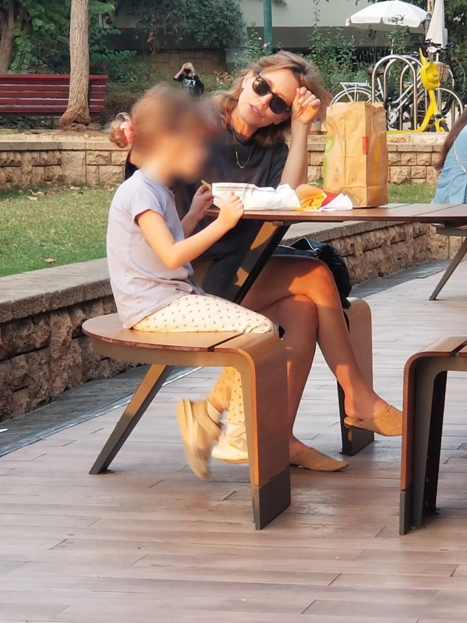 עלמה זק ובתה בזמן איכות (צילום: צילום גולשים)