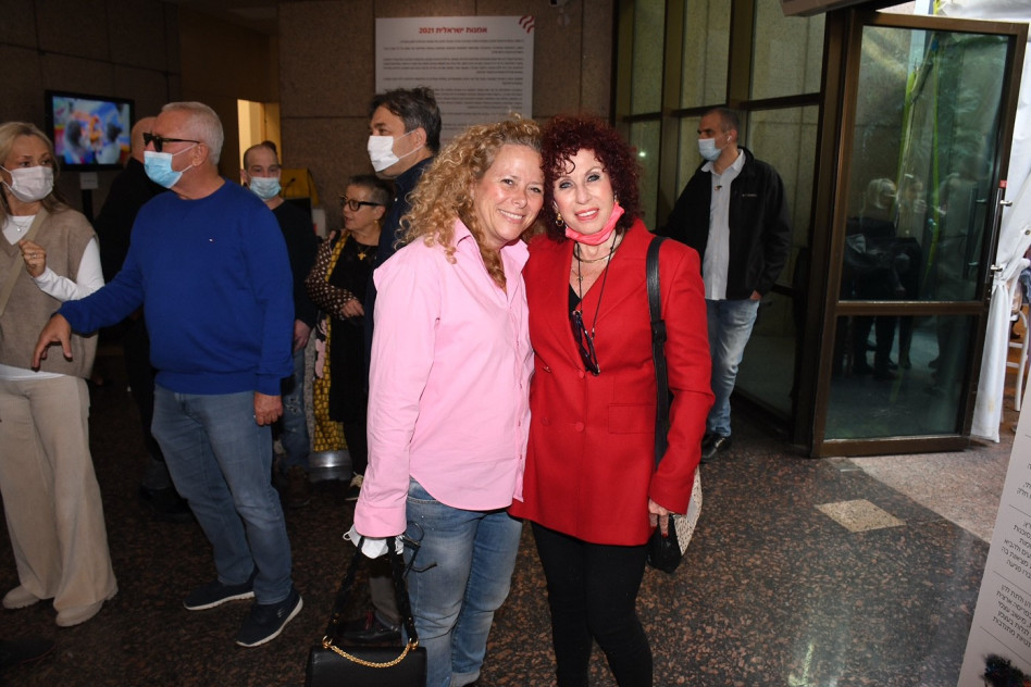 תמי רווה ואיילת נחמיאס-ורבין (צילום: אביב חופי)