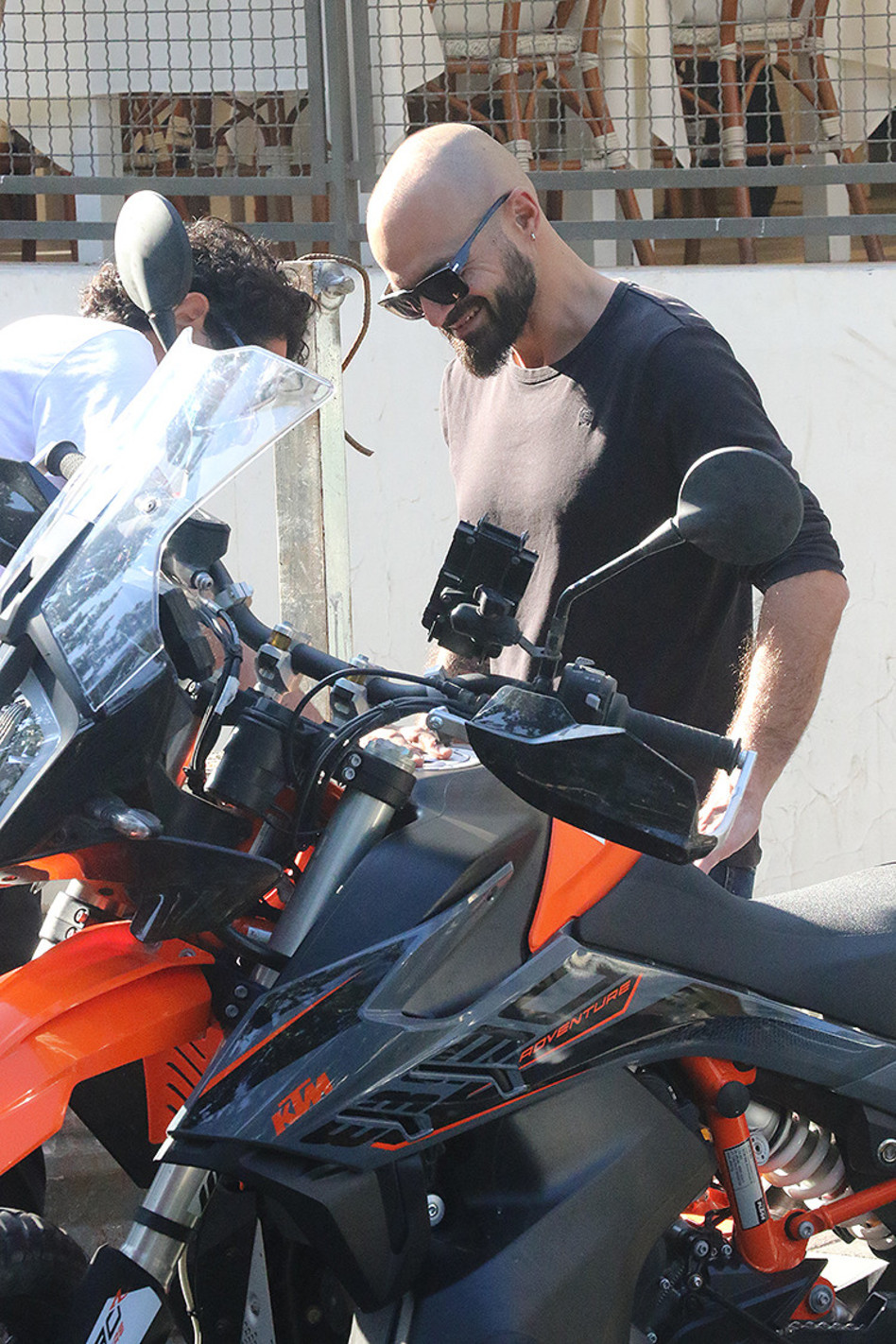 סע בזהירות. אברהם טל (צילום: פול סגל)