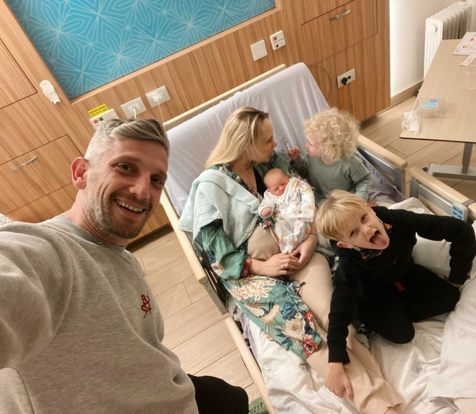 רוני דואני, חן מונצ׳ז והילדים (צילום: צילום מסך אינסטגרם)