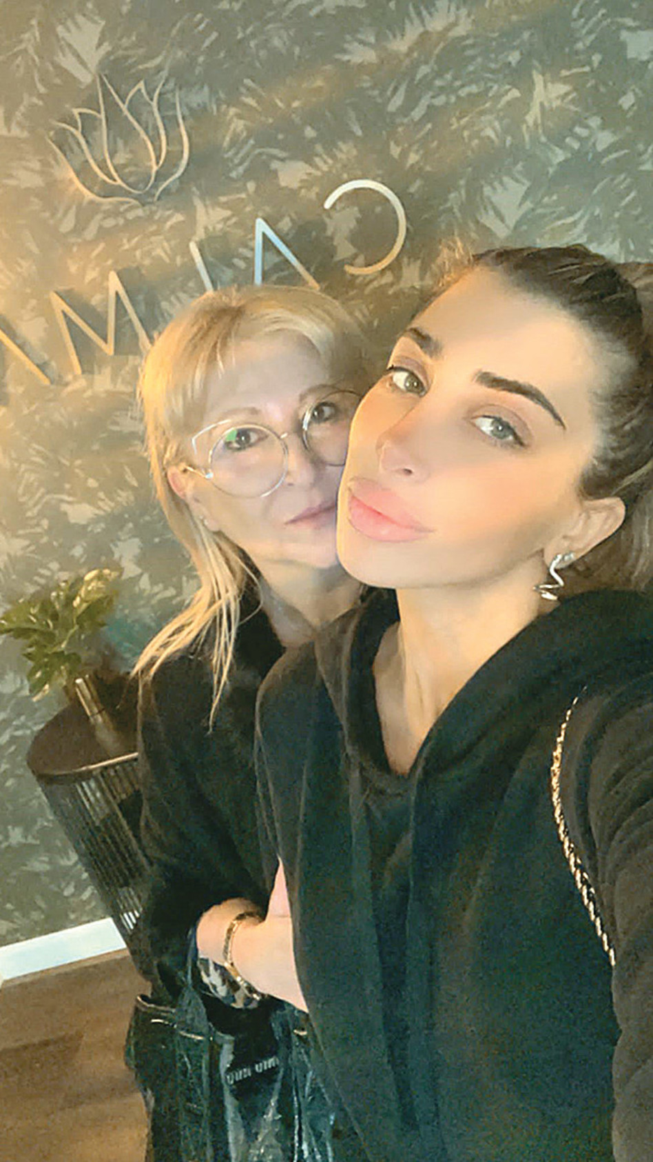 מעיין אשכנזי ואמה (צילום: יח''צ מלון כפר המכביה)