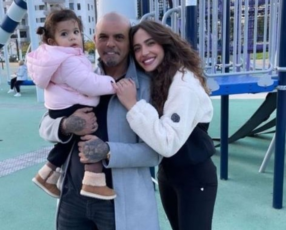אייל גולן, דניאל גרינברג ובתם (צילום: אינסטגרם)