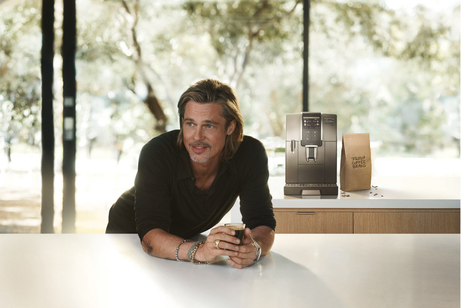 בראד פיט בקמפיין דלונגי בישראל (צילום: יח''צ חו''ל)