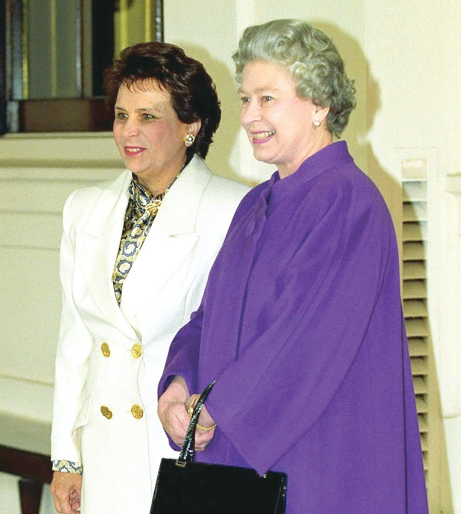 המלכה אליזבת, אורה הרצוג (צילום: יעקב סער לע''מ)