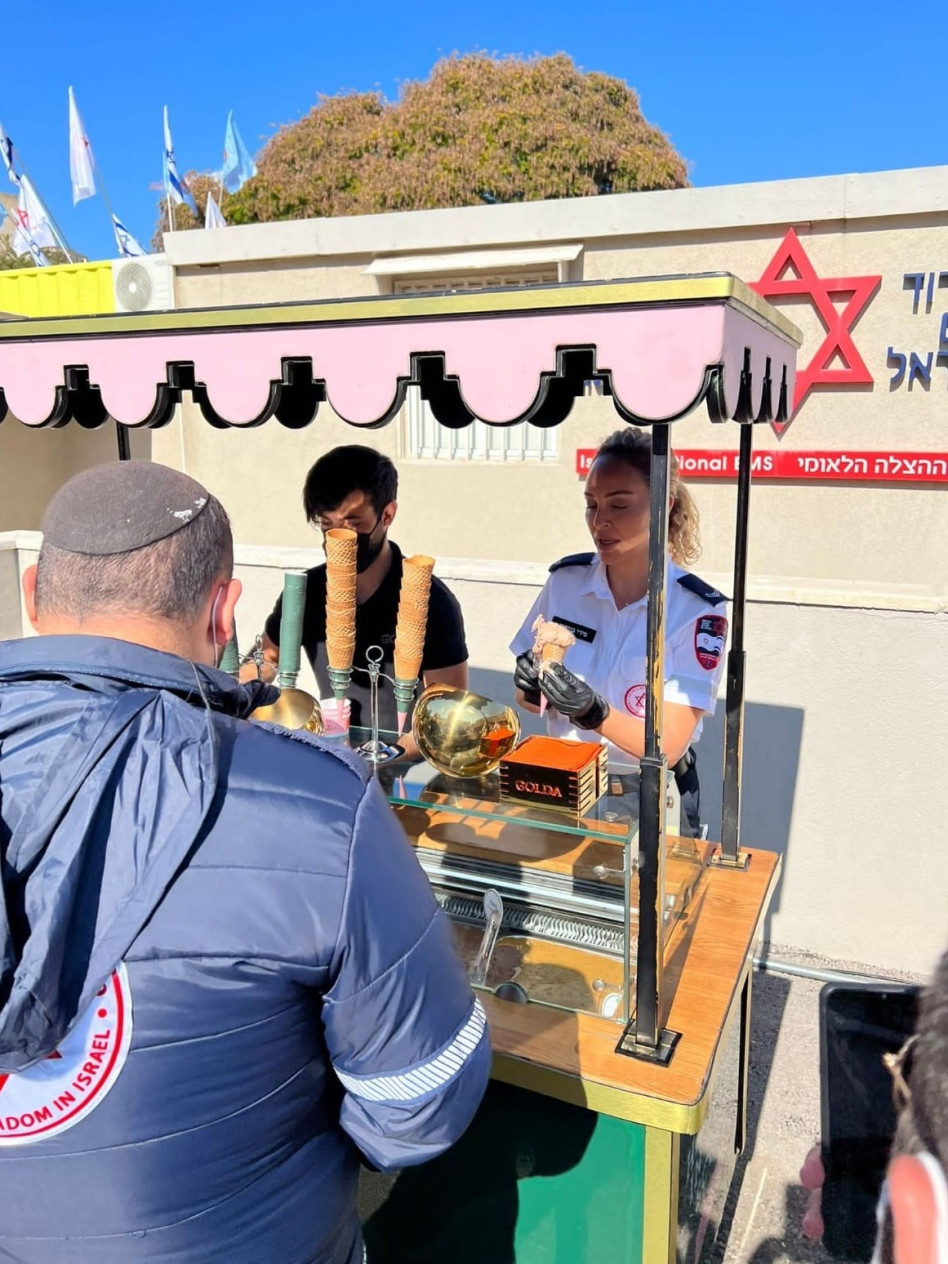 מפנקת. מירי בוהדנה (צילום: באדיבות גולדה)