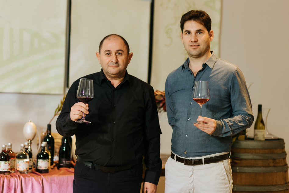 יונתן שוטס ואושיק אפרים  (צילום: בר כהן)