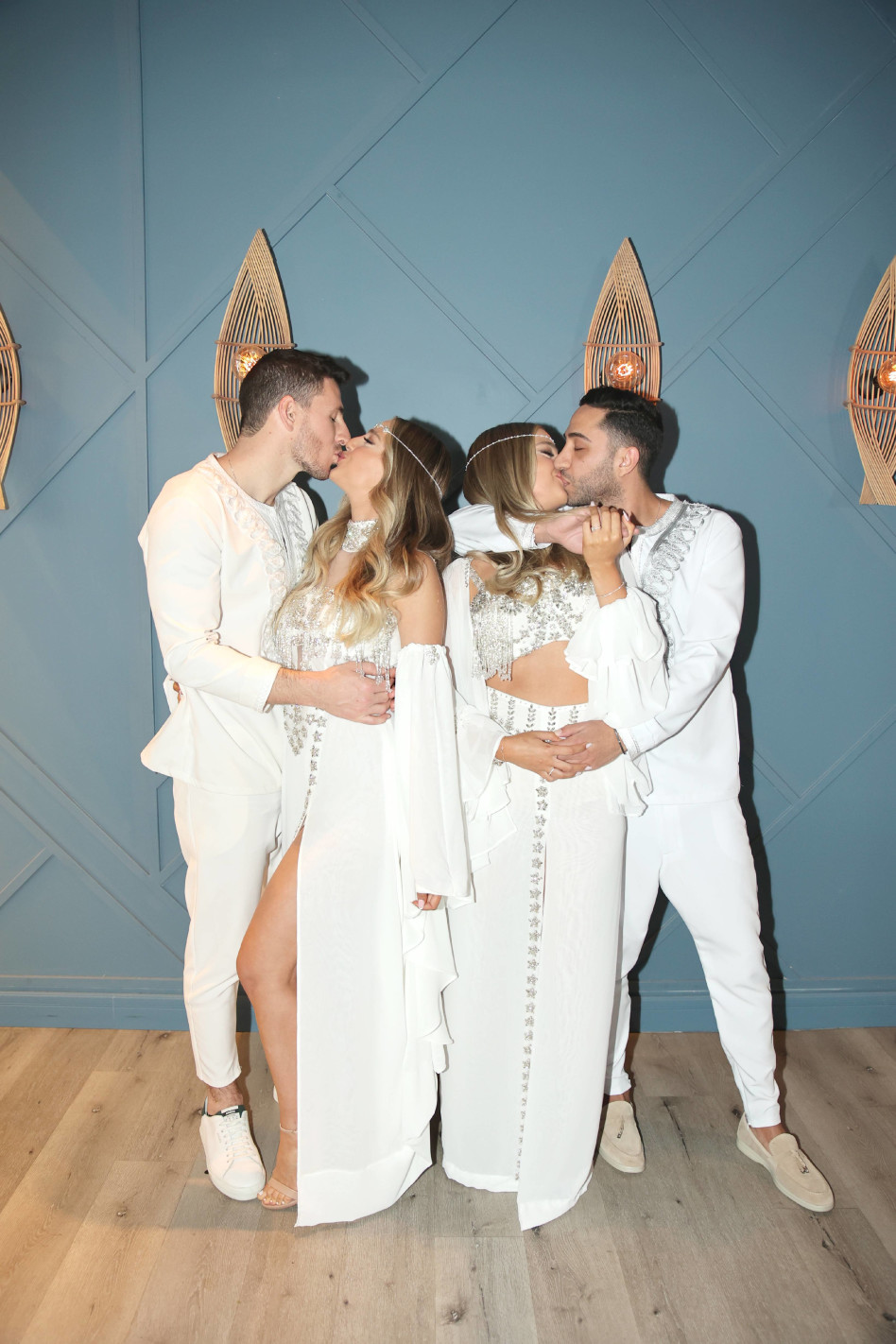 נוי והדר קרקו ובני הזוג (צילום: אור גפן)