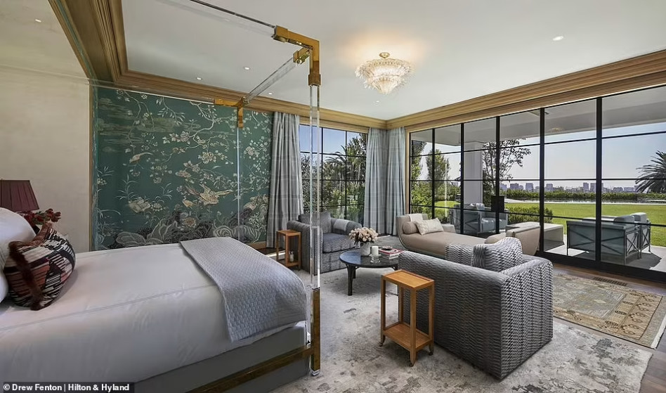 חדר השינה המלכותי. בן אפלק, ג'ניפר לופז (צילום: Drew Fenton, HILLTON &HYLAND)