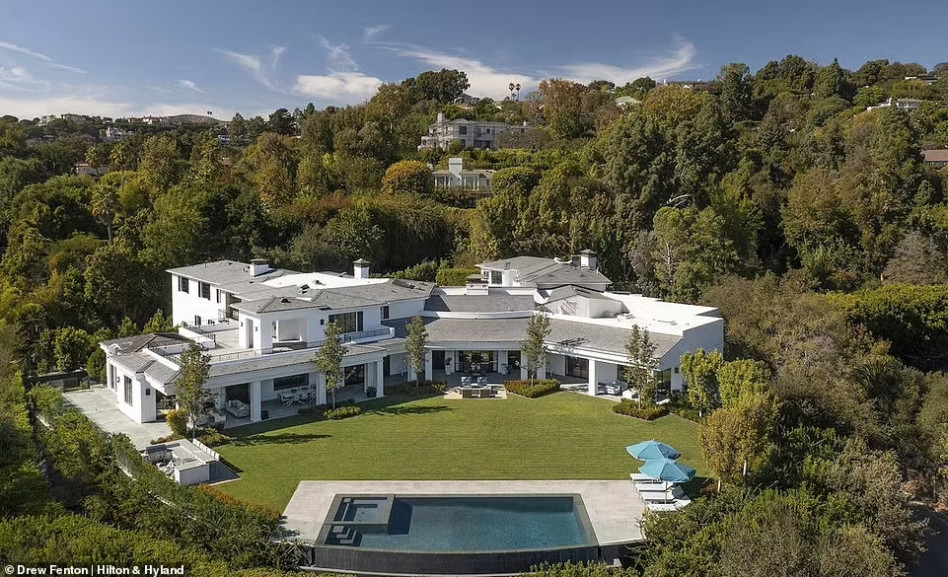 בן אפלק, ג'ניפר לופז (צילום: Drew Fenton, HILLTON &HYLAND)