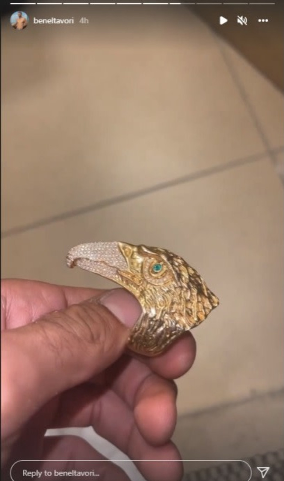 טבעת משובצת יהלומים תמורת 22 אלף ש\'\'ח (צילום: צילום מסך אינסטגרם)