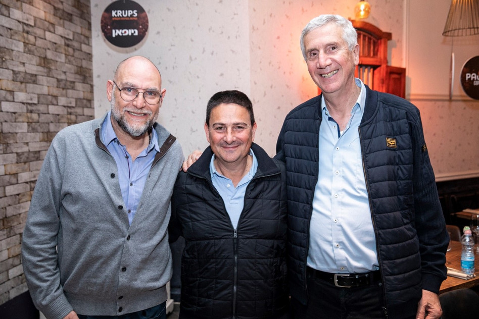 צביקה גיור, אלון אלפרוביץ' וצביקה הדר (צילום: לנס הפקות)