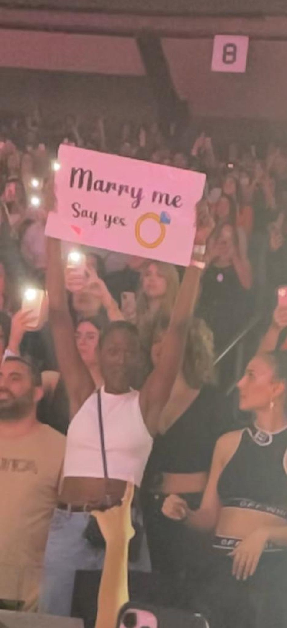 טהוניה רובל בהופעה של מאלומה (צילום: באדיבות ''ערב טוב עם גיא פינס'')