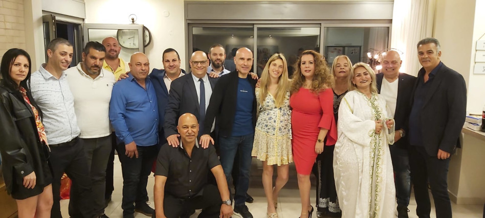 אפי נוה ואשתו ההריונית בר (צילום: פרטי)