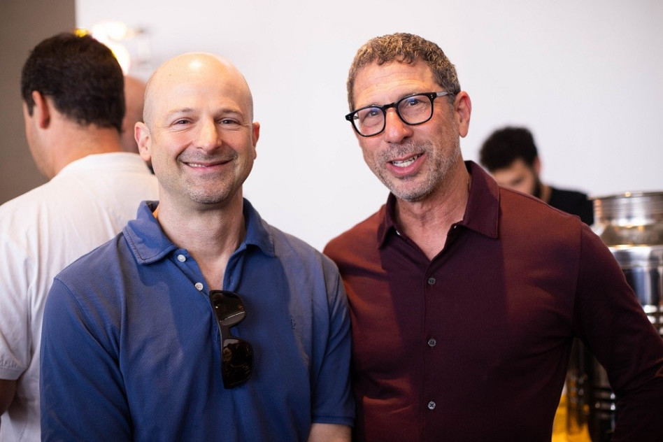 בארי ג'ונסון ולארי טנז (צילום: דנה מאירזון)