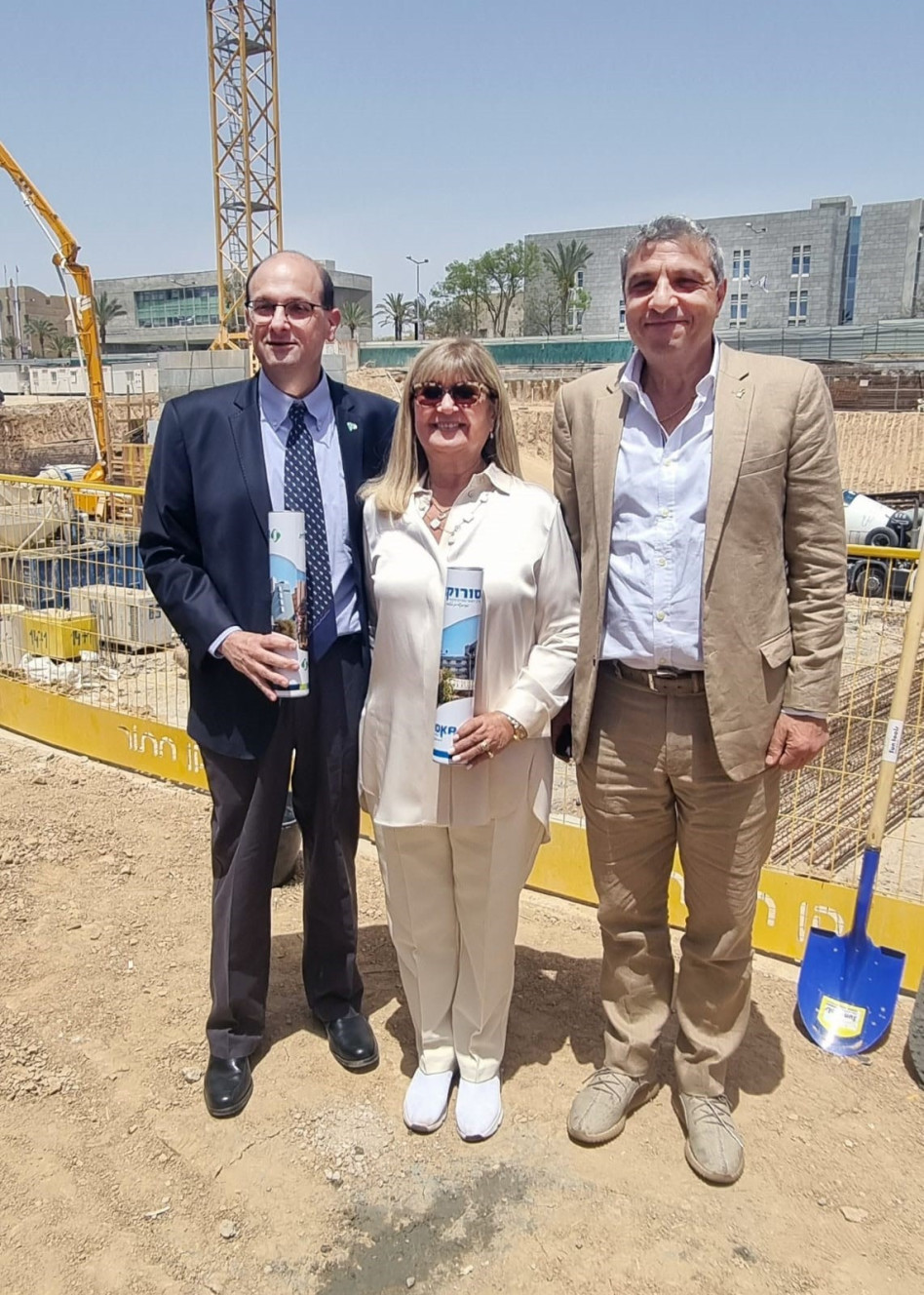 סידני ורבקה בוכריס ושלומי קודש (צילום: דוברות סורוקה)