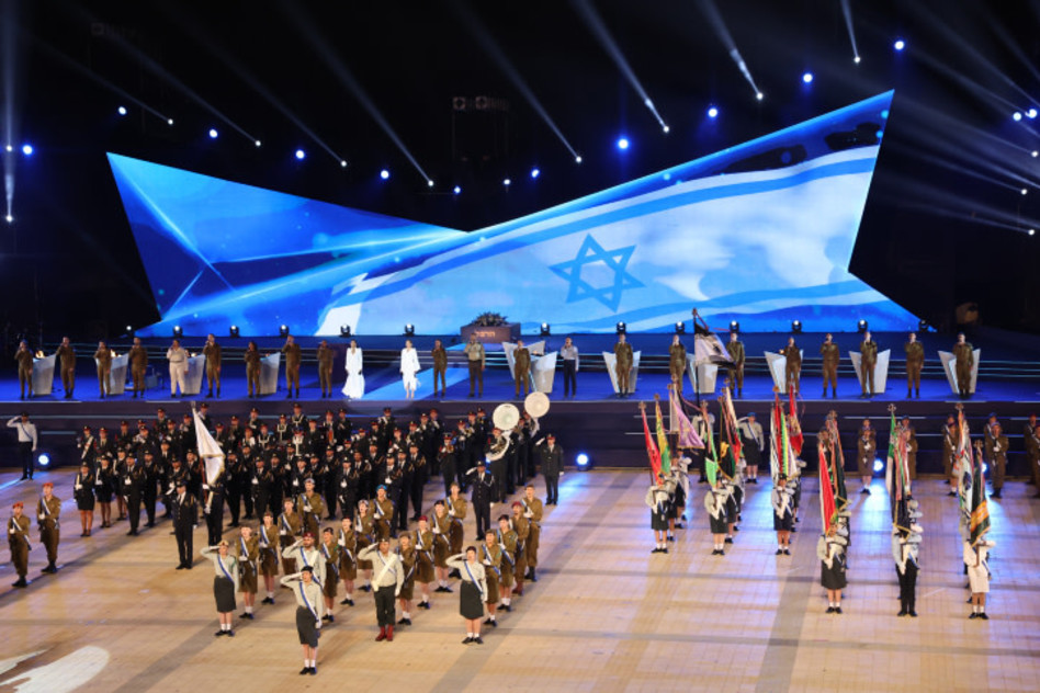 דגלנים בטקס המשואות (צילום: יונתן זינדל, פלאש 90)