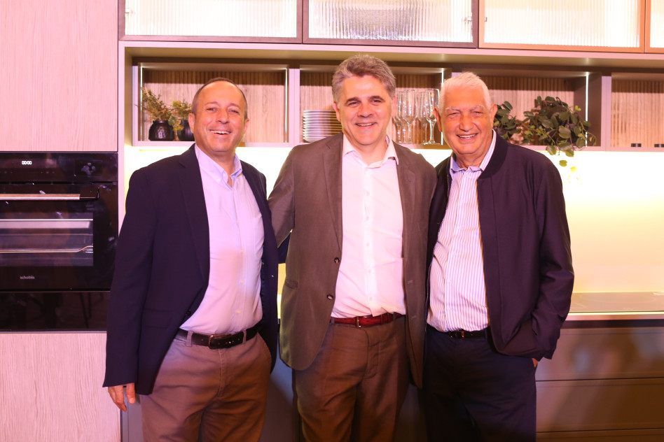 יצחק אביבי, פיליפ סמואל וירון צפדיה (צילום: יח''צ אביבי מטבחים)