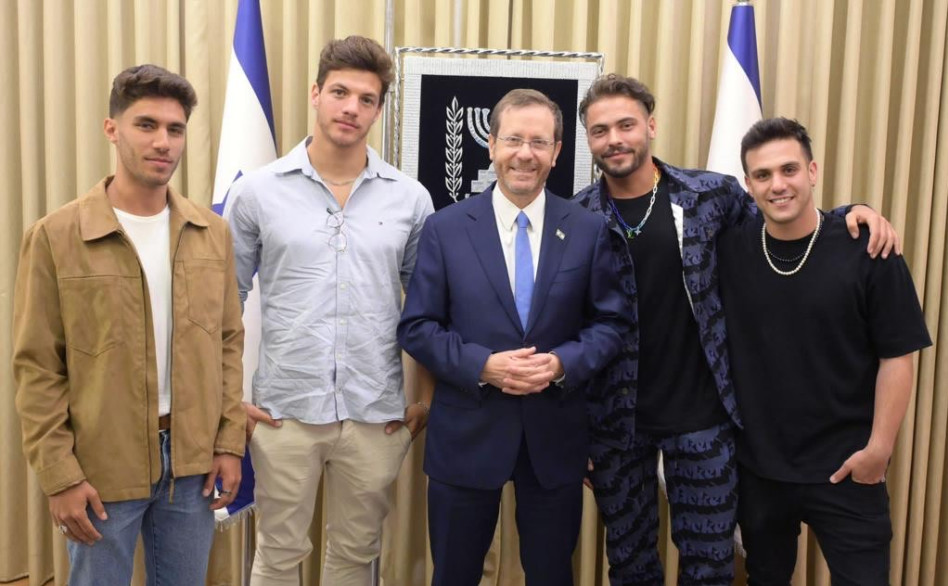 קווין רובין, רועי סנדלר, יצחק הרצוג, תומר הכהן, בר ברימר (צילום: עמוס בן גרשום לע''מ)