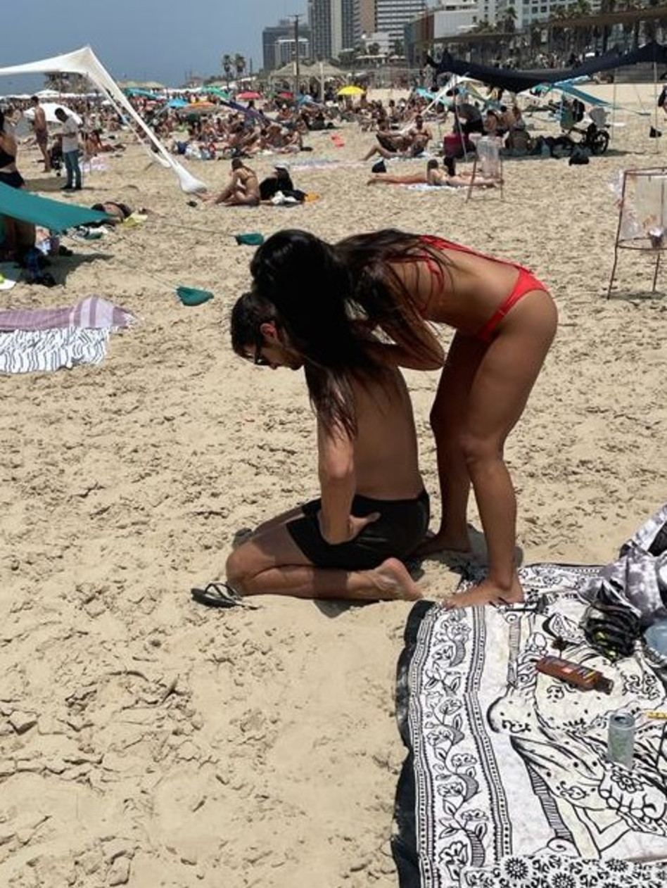 סרגיי ואנונימית בים (צילום: צילום גולשים)