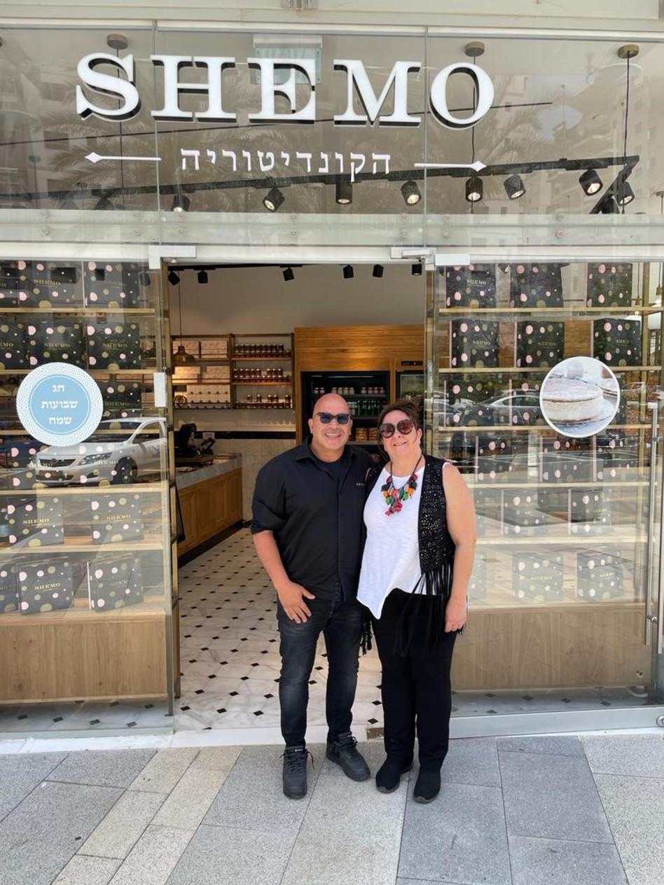 עירית לוזון ומיקי שמו (צילום: ענת מחנאי)