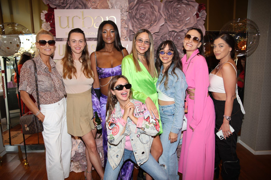 טיטי איינאו וכל החברות שהגיעו לפרגן (צילום: אור גפן)