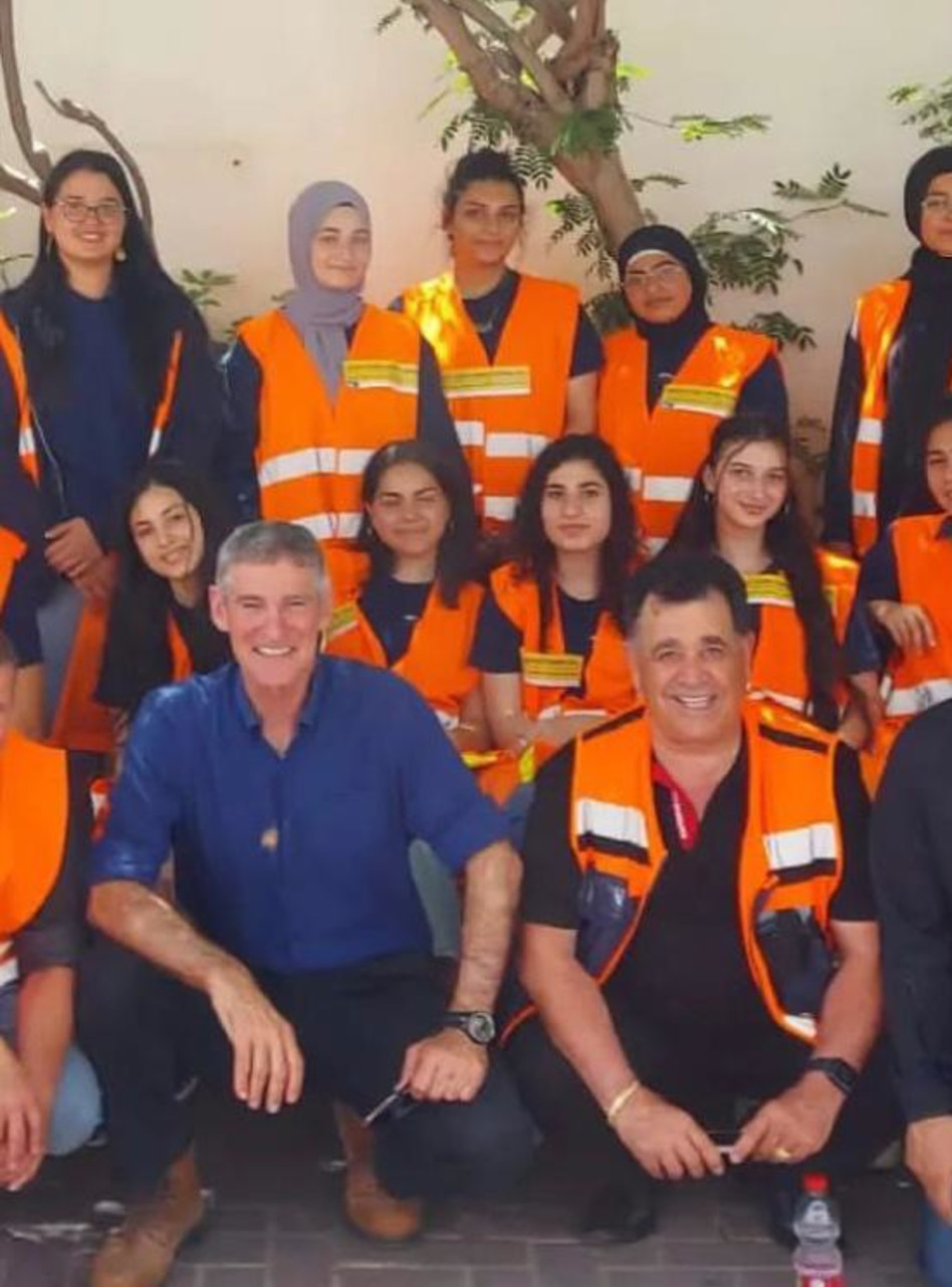 מויאל (מימין), גולן והתלמידים (צילום: יח''צ)