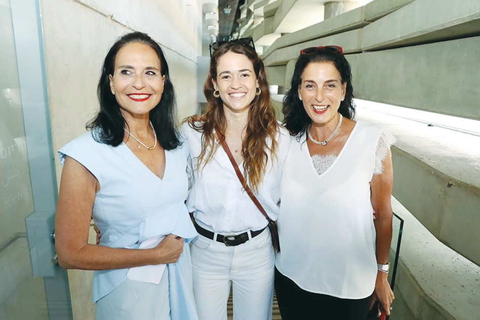 האחיות דפנה ותמר טריואקס עם ניב סולטן  (צילום: איציק בירן)