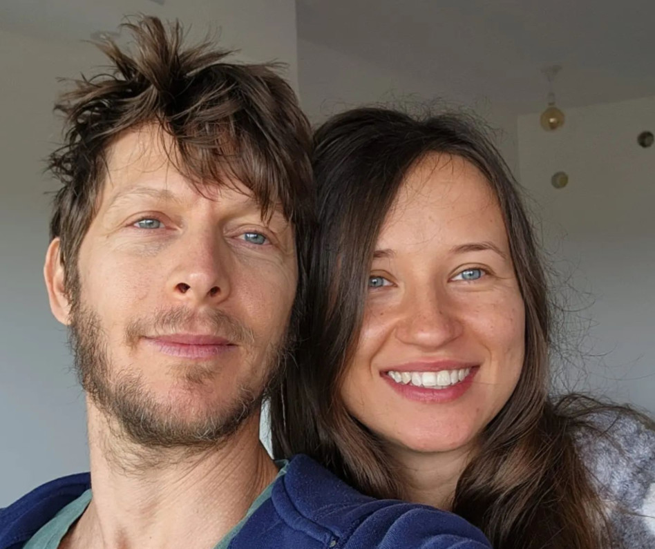 עפר שכטר ובת הזוג (צילום: צילום מסך אינסטגרם)