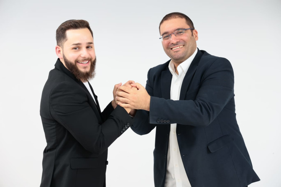  אליעד משמאל והמפיק סרוסי (צילום: איל מלכה)