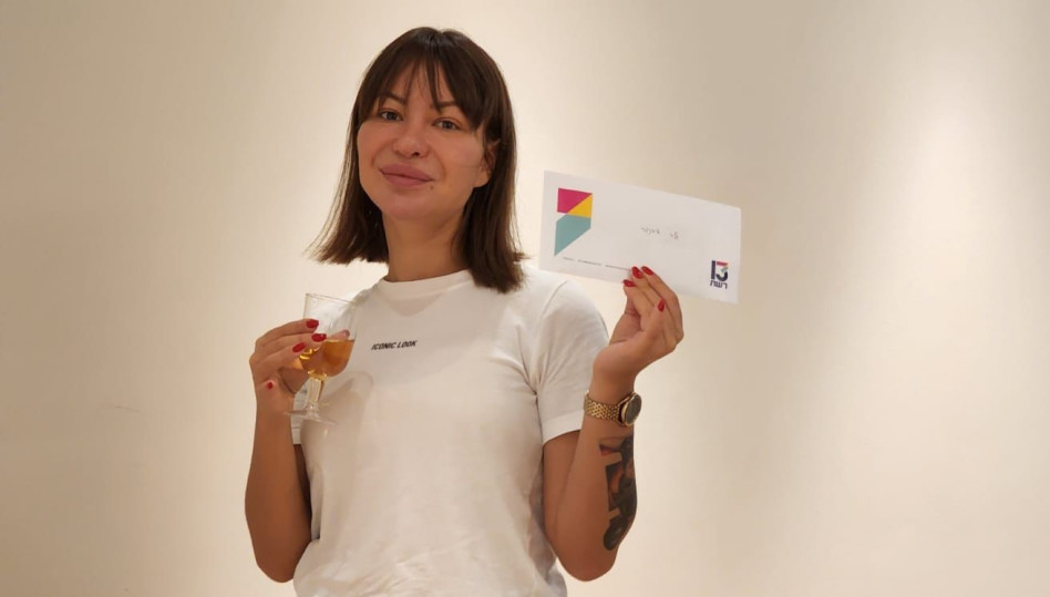 חיוך רחב. אלה אייבנדר (צילום: יח''צ רשת 13)