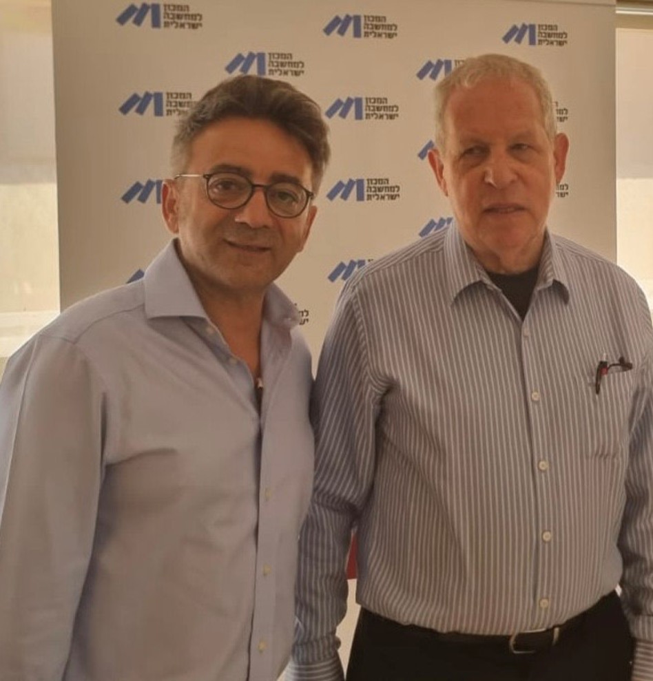 גיורא איילנד ואבנר בן זקן (צילום: באדיבות המכון למחשבה ישראלית)
