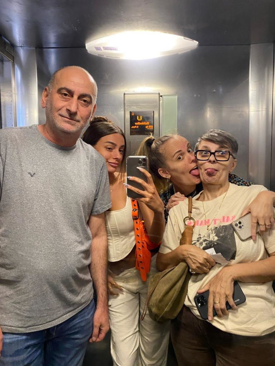 דיאן שוורץ ובני משפחתה (צילום: באדיבות המשפחה)