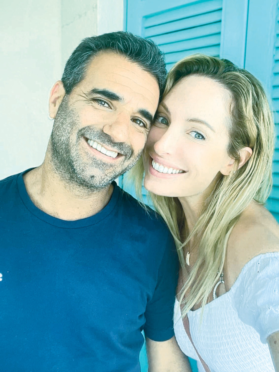 דניאלה לוגסי והחבר החדש (צילום: צילום מסך פייסבוק)