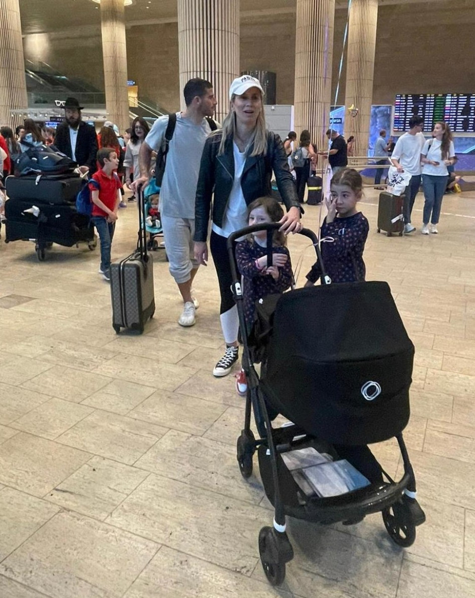 תומר חמד, שונית חמד ובנותיהם (צילום: צ'ינו)