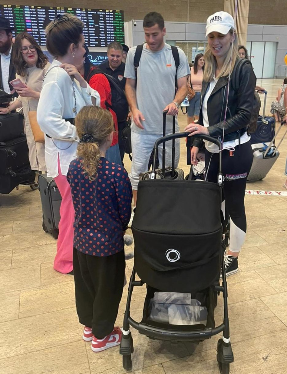 תומר חמד, שונית חמד ובנותיהם (צילום: צ'ינו)