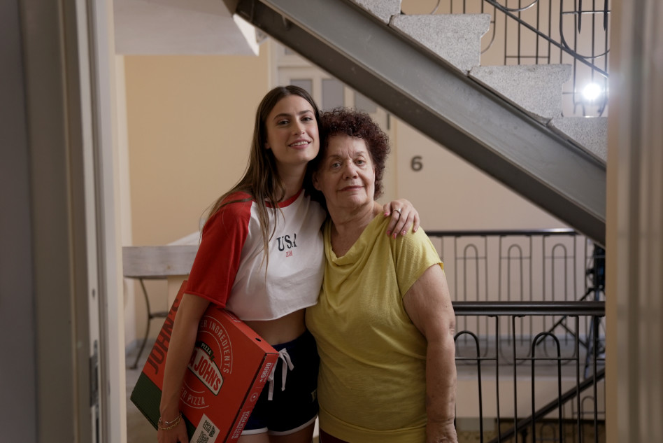 גל גברעם והמורה שלה (צילום: יונתן ויצמן, מיי סושיאל)