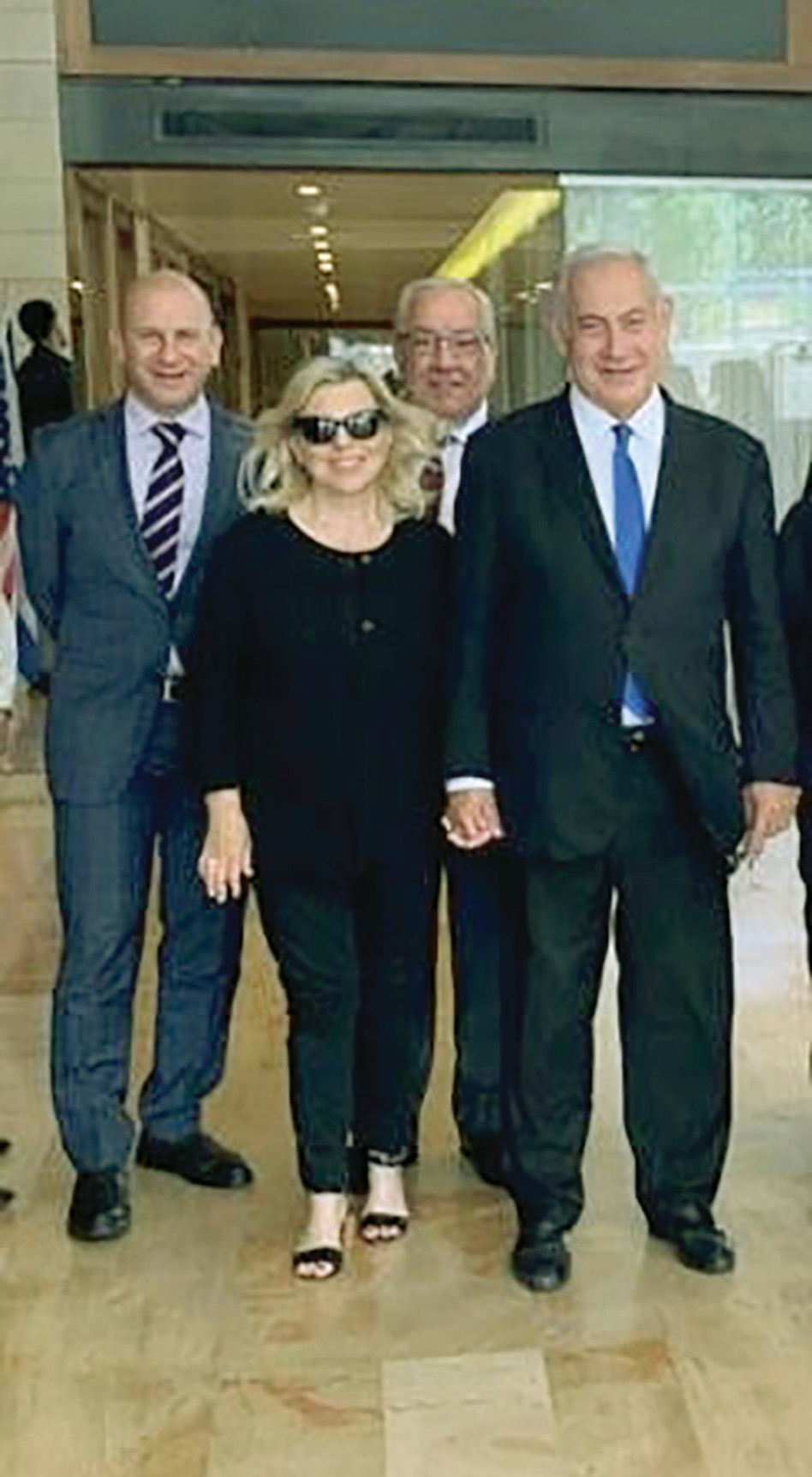 ביבי, יוסוף עשאייר, מנהל מזון ומשקאות, שרה ובועז דורפמן (צילום: באדיבות רשת מלונות פתאל)