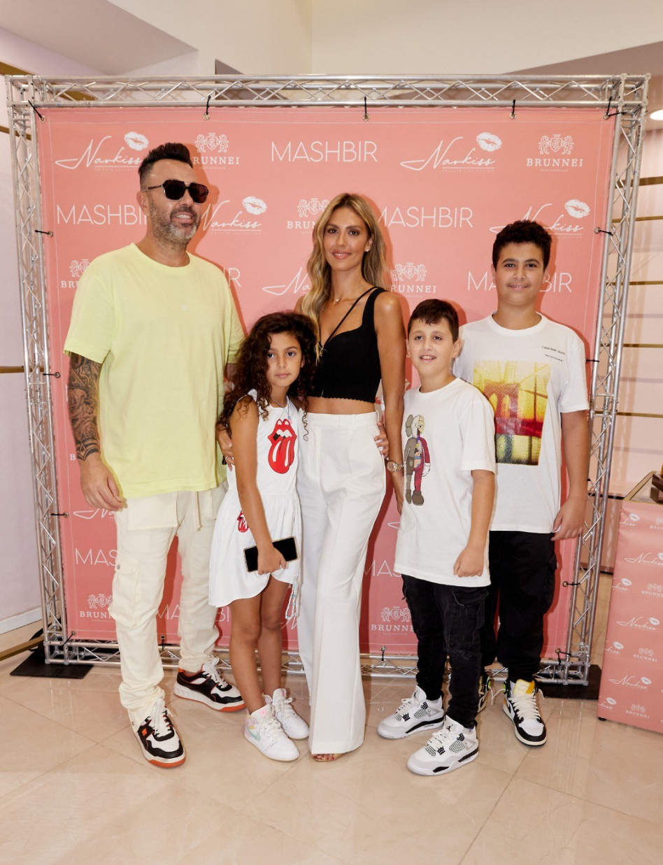 ליאור נרקיס, ספיר נרקיס והילדים (צילום: שוקה כהן)